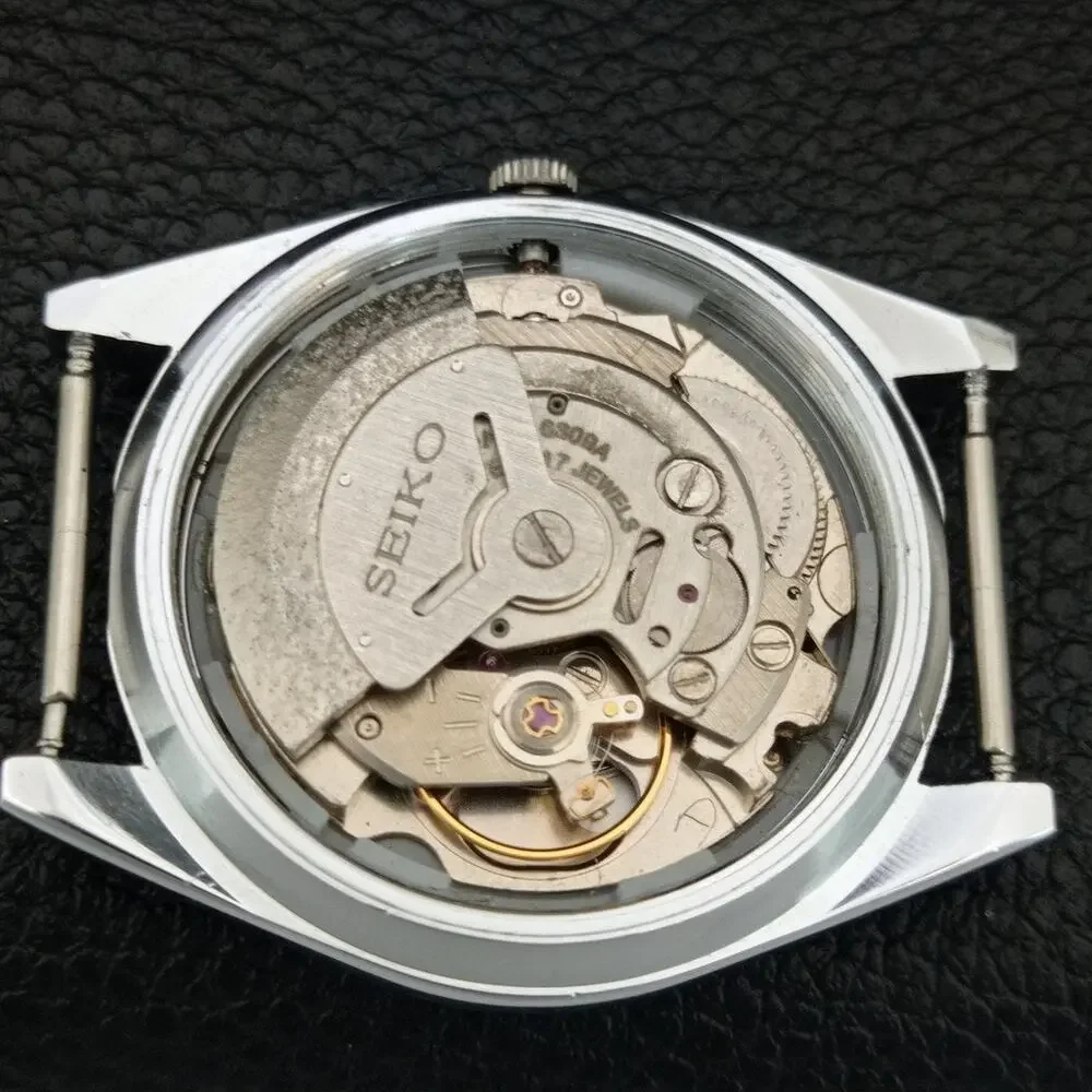 Vintage 1976 Seiko Automatic Mens Silver Watch W/daydate & Black accents